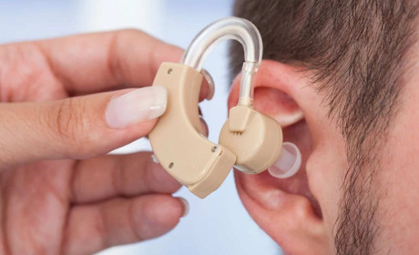 Як отримати слуховий апарат безкоштовно: в Україну надійшли майже 7 тисяч пристроїв