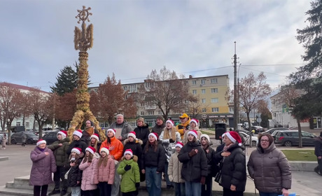 Рекордний дідух в пам'ять про Героїв зробили у Білій Церкві, у Переяславі такий оберіг збирає на ЗСУ