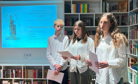 «Медове сяйво» зі Старокостянтинова: як учні ліцею перетворили вощину на світло та бізнес-ідею