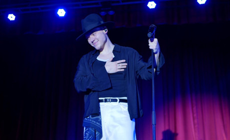 Хотів, щоб полончани відпочили душею у складні часи: у Полонному відбувся концерт Артема NIKITIN