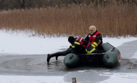 Ціна тонкої криги: у Шостці рятувальники відпрацювали сценарії порятунку на замерзлих водоймах