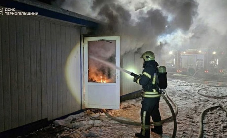 У Кременці горів торговий кіоск