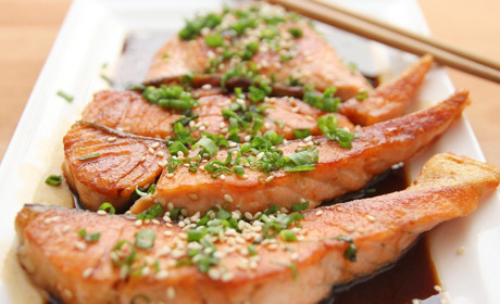 Готуємо сьогодні: медальйони з червоної рибки з апельсином та розмарином