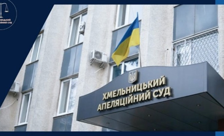 Ревнощі біля під’їзду: жительку Старокостянтинова змусять заплатити 93 тисячі за зіпсоване авто