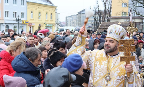 Де освятити воду в Дрогобичі: графік служб у храмах міста