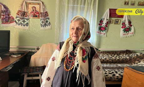 "Вижили завдяки маминій одежі": Пелагея Палатна з Переяслава зберігає сорочки, яким понад сто років