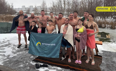 Ветерани війни з команди "Сильні Переяслава" долучилися до Водохрещенського купання в Трубежі