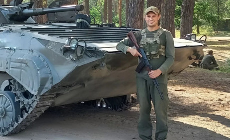 «Звикав спати, обіймаючи не дружину, а автомат»: айтішник із Глухова служить оператором дронів