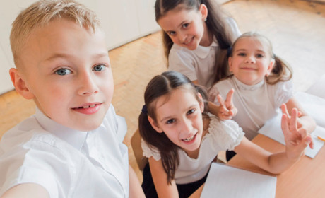 Допомогу на дітей у прийомних родинах розподілятимуть по-новому. Уряд змінив порядок виплат