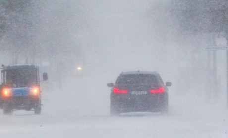 На Київщині через негоду розгортають пункти обігріву та готуються до обмежень руху транспорту