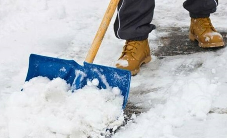 Виконавчий комітет Старокостянтинова нагадує про обов’язок бізнесу прибирати сніг і лід