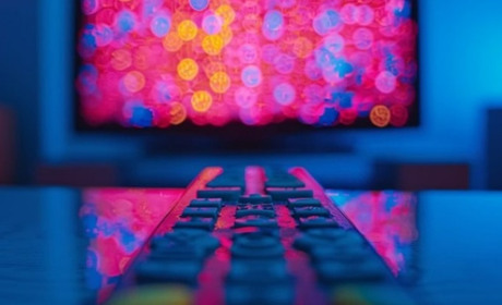 Навіщо потрібна підсвітка для телевізора: як вона знижує навантаження на очі