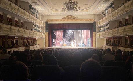 140 переселенців із Херсонщини відвідали театральну виставу у Миколаєві