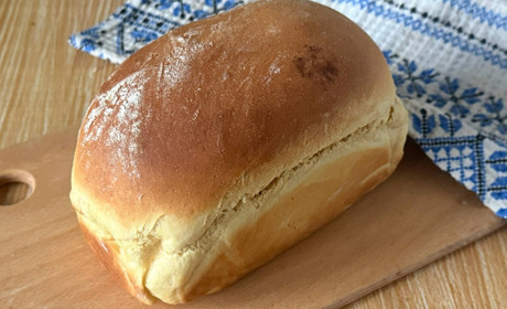 Як спекти домашній хліб з дріжджового тіста: відеорецепт