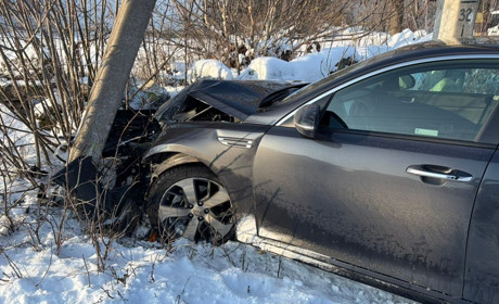На Одещині авто втікачів від прикордонників в'їхало у стовп