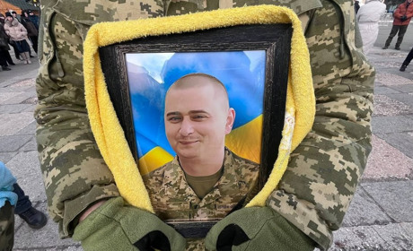 Первомайськ попрощався із загиблим воїном Вадимом Сніжинським