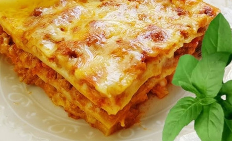 Лазанья на млинцях із печерицями та сиром: ніжка альтернатива класиці