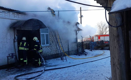 У селі на Переяславщині згорів будинок 75-річної жінки: збирають кошти на відновлення