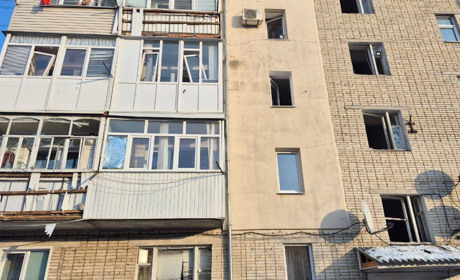 Росіяни серед дня вдарили по Глухову: пошкоджено будинки та об’єкт цивільної інфраструктури