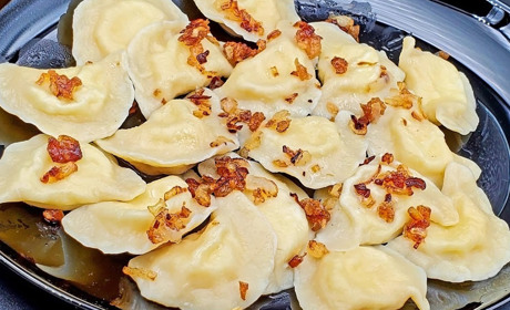 Вареники з картоплею та цибулею: класичний рецепт