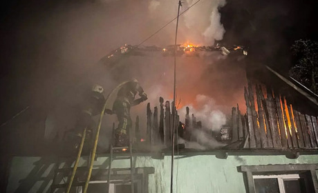 Рятувальники ліквідували нічну пожежу на вулиці Миронівській у Фастові