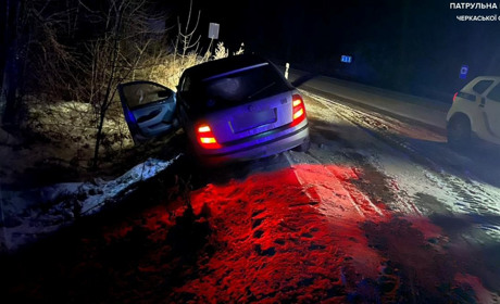 Недотримання ПДР призвело до ДТП на автодорозі поблизу села Деньги