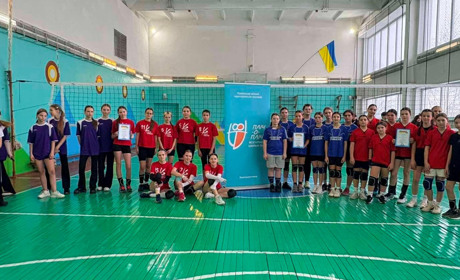 На Полонщині відбулись змагання з волейболу: які освітні заклади серед призерів