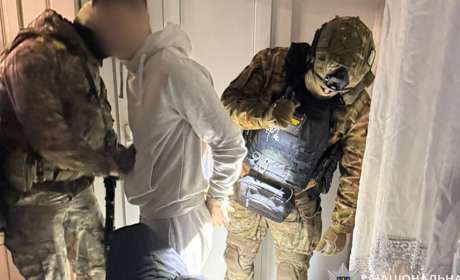 На Кременеччині чоловікам вручили підозру через торгівлю наркотиками