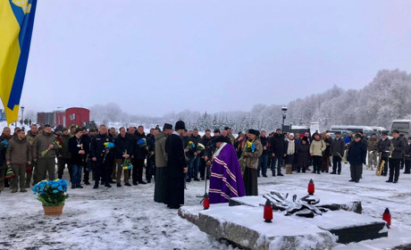 У Крутах вшанували героїв легендарного бою