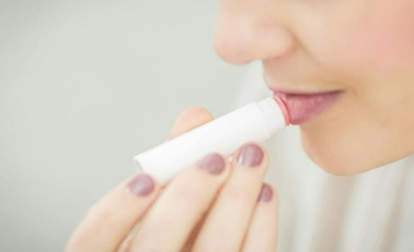 Як захистити губи від сухості у будь-яку пору року: ефективний бальзам для губ