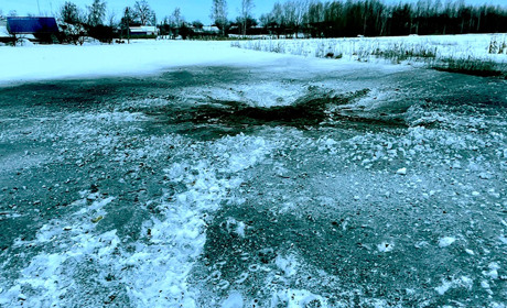 Під ударами шахедів: понівечені будівлі, всіяні уламками подвір'я, загибла худоба
