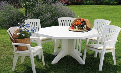 Садові меблі для подій: що вибрати для літнього формату