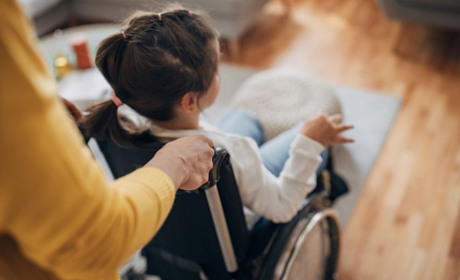 Держава забезпечить дітей з інвалідністю портативними зарядними станціями: як подати заявку