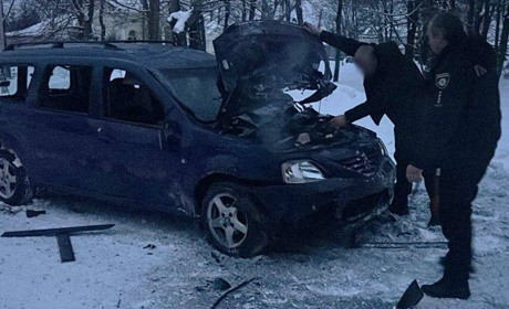 Росіяни атакували дроном територію агропідприємства в Глухові: пошкоджено авто