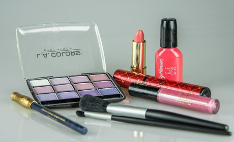 Палітри для «монохромного» макіяжу: тренд 2026