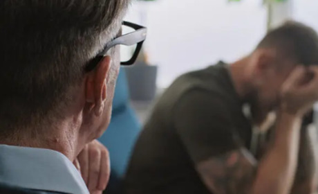 Безкоштовна психологічна допомога для чоловіків: дзвоніть 2345