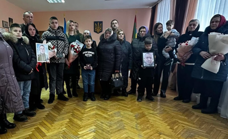 У Кременці вручили нагороди родинам Героїв