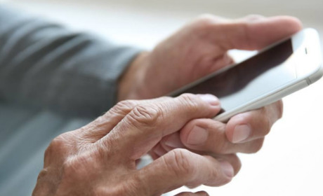 В Україні продовжили виплати пенсій понад 350 тисячам людей в окупації та за кордоном. Які умови?