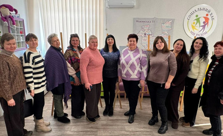 «Людина може все!» Творча виставка Лідії Деркач у соціальному хабі