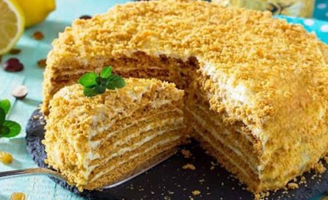 Класичний торт «Медовик»: перевірений домашній рецепт