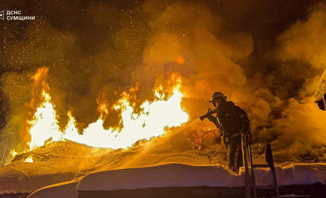 У Глухові сталася пожежа в приватному секторі: від вогню врятували будинок