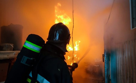 На Кременеччині спалахнув будинок