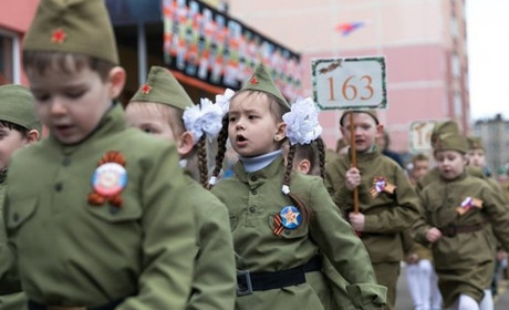 Мілітаризація дітей: донецька школа ховає на війні своїх випускників “партіями”, — ФОТО, ВІДЕО