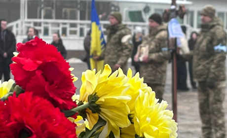 Первомайськ попрощався з бойовим медиком Олександром Богдановим