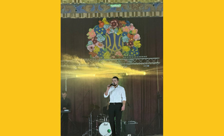 У рідному селі відбувся перший сольний концерт співака з Чортківщини Тараса Крупи