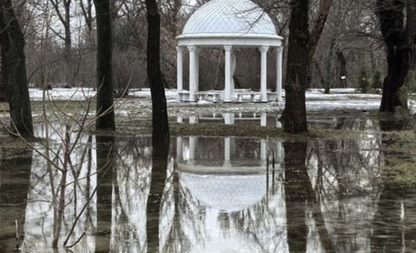 Луганськ після відлиги пішов під воду: окупанти називають це “Венецією”, — ФОТО