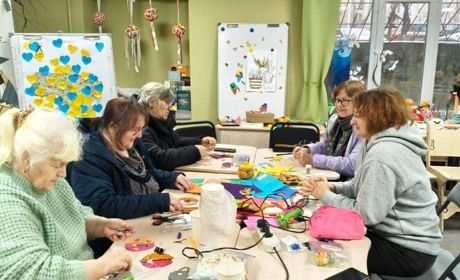 У центрі “Вільні разом” у Дніпрі продовжують всебічно підтримувати переселенців з Херсонщини