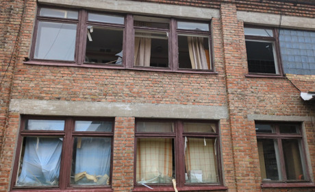 У Фастівській «первинці» відновили пошкоджені вікна після дронової атаки