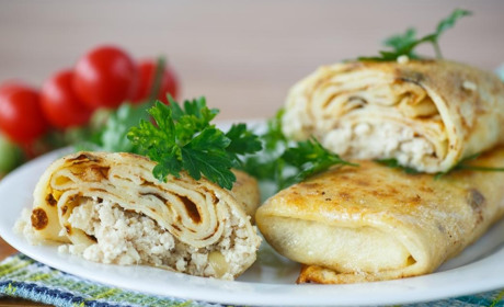 Млинці з курячим м’ясом: простий домашній рецепт