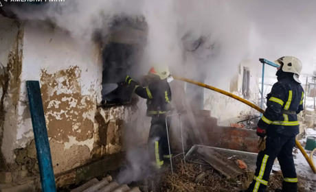 У Полонному під час пожежі постраждав чоловік